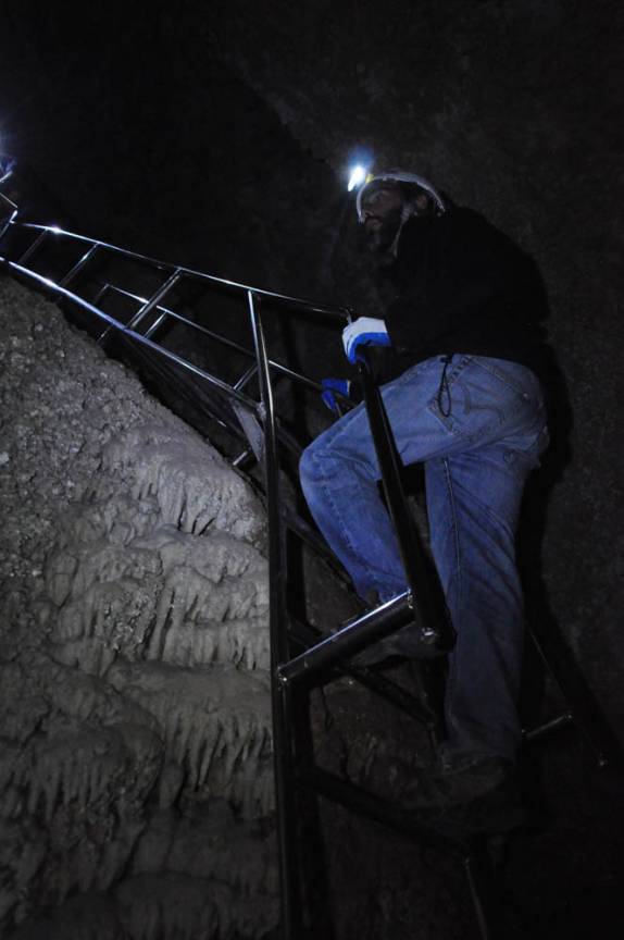 A caminho das câmaras inferiores da caverna em Carlsbad Caverns National Park, no sul do Novo México, nos Estados Unidos